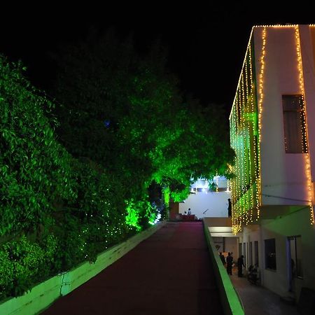 ג'אבלפור Hotel Maruti Mandapam מראה חיצוני תמונה