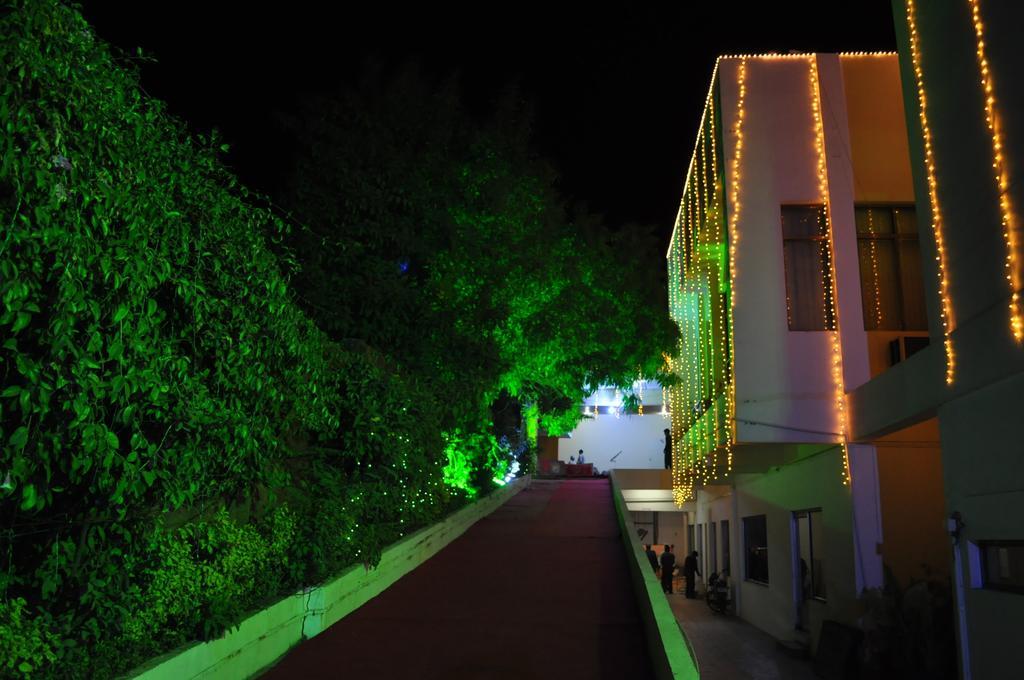 ג'אבלפור Hotel Maruti Mandapam מראה חיצוני תמונה