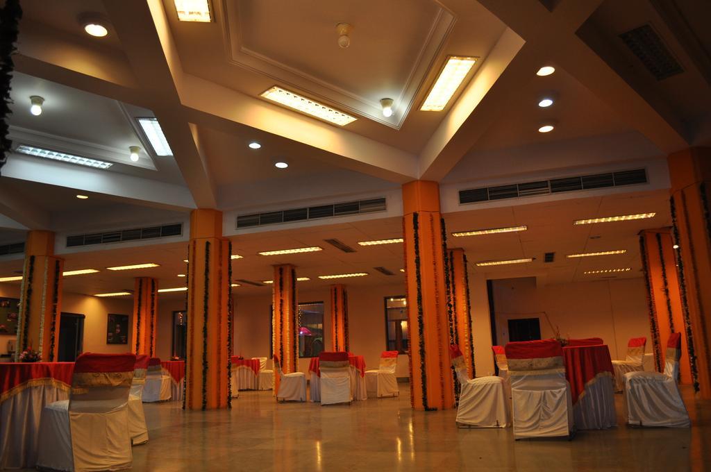 ג'אבלפור Hotel Maruti Mandapam מראה חיצוני תמונה